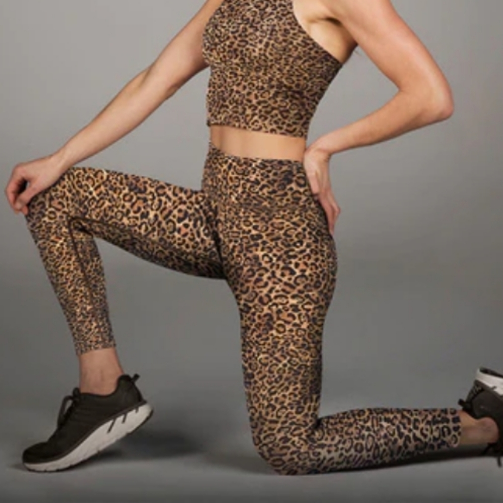 KIRAGRACE Leopard Print High Waist Crop Leggings S